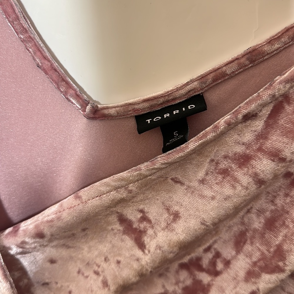 Torrid 5 VELVET SURPLICE BABYDOLL TANK pink - Picture 8 of 9